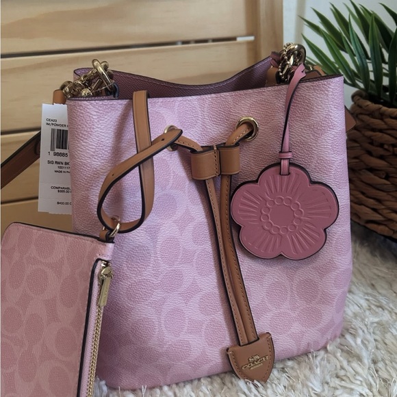 NWT🌸Coach Rowan Bucket Bag In Signature Canvas With Charms CEA23 Powder Pink - Picture 2 of 9